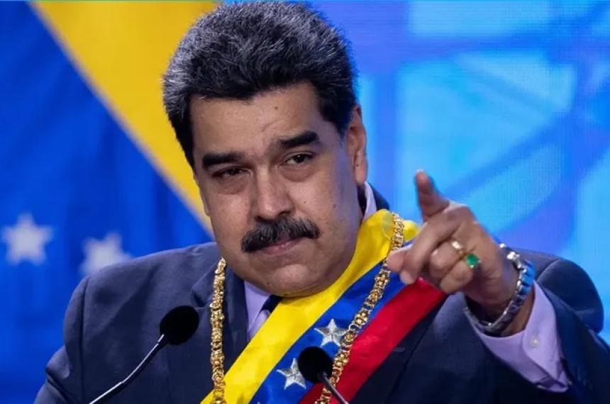 Nicolaacutes Maduro juroacute por un nuevo mandato y anuncioacute una reforma de la Constitucioacuten