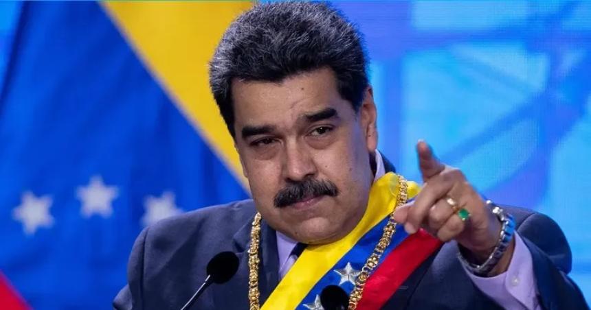 Nicolaacutes Maduro juroacute por un nuevo mandato y anuncioacute una reforma de la Constitucioacuten