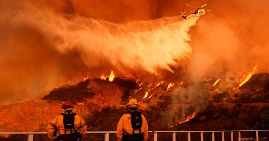 Asciende a 16 la cifra de muertos por incendios forestales en Los Aacutengeles