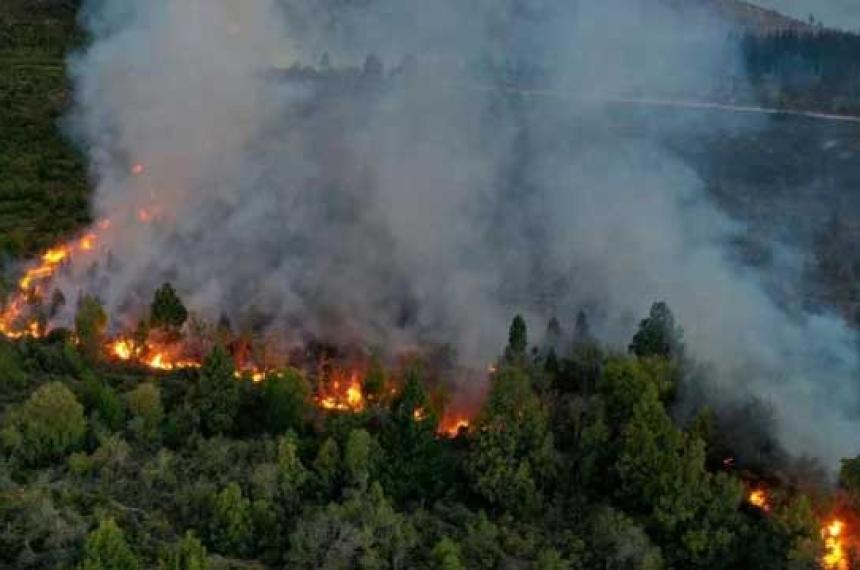 Incendio en Bariloche- llegaron las lluvias pero se esperan fuertes raacutefagas de viento