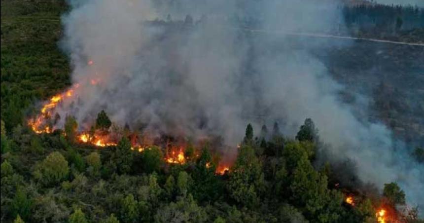 Incendio en Bariloche- llegaron las lluvias pero se esperan fuertes raacutefagas de viento