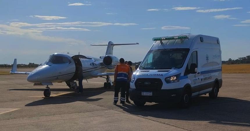 En un avioacuten sanitario trasladaron a Buenos Aires al joven quemado en Pico