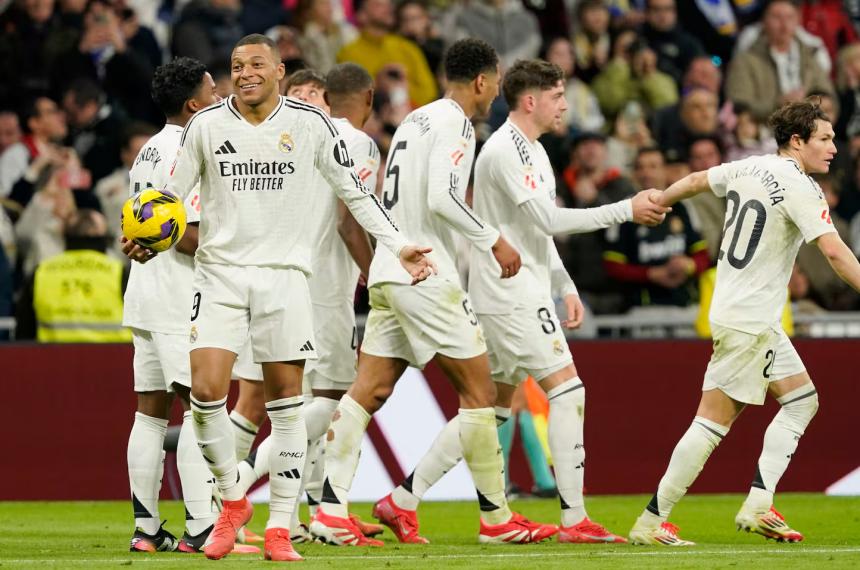 Real Madrid goleoacute y es uacutenico liacuteder