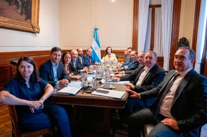 El Gobierno y senadores aliados acordaron tratar en extraordinarias las PASO y Ficha Limpia