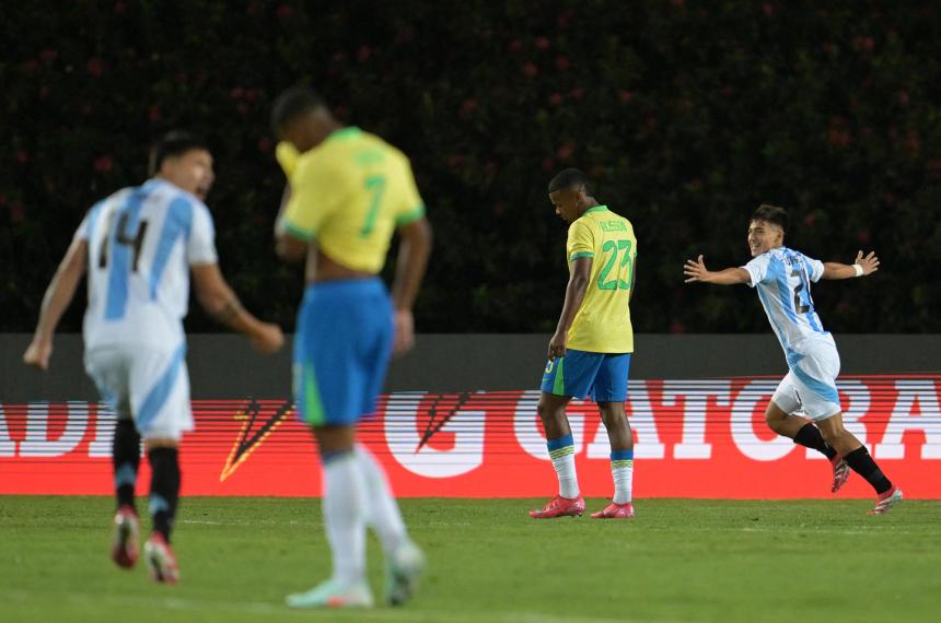 La Sub 20 golea a Brasil en un gran arranque