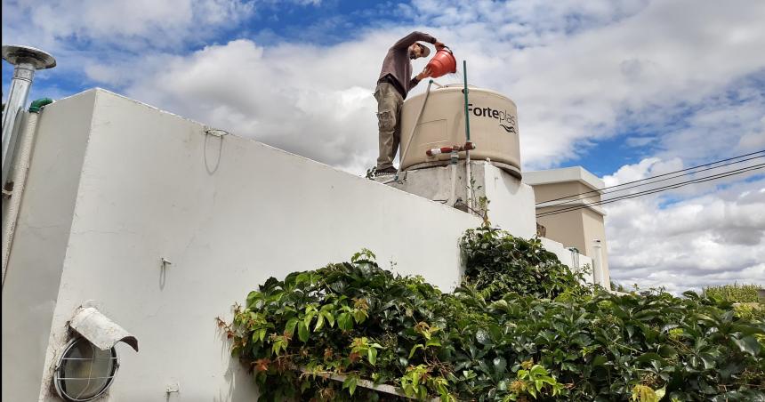 Quejas por la falta de agua en varios barrios del norte de Santa Rosa