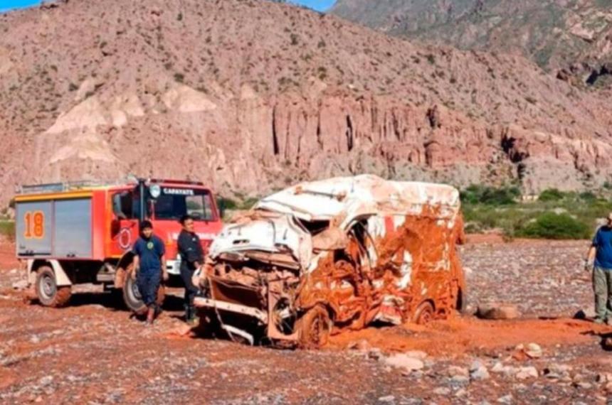 Una ambulancia fue arrastrada por la crecida de un arroyo cerca de Cafayate