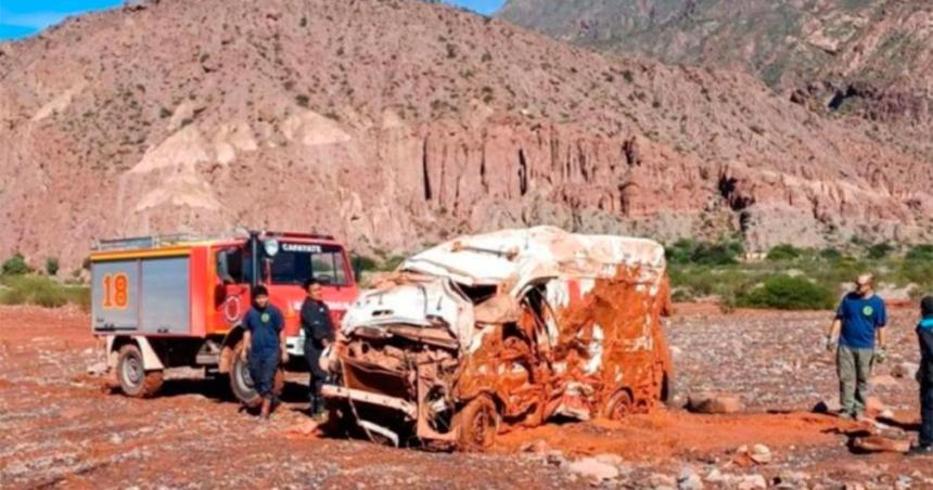 Una ambulancia fue arrastrada por la crecida de un arroyo cerca de Cafayate