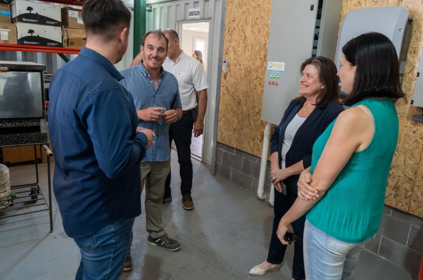 La ministra de Produccioacuten visitoacute dos empresas que se instalaron en el Parque Industrial