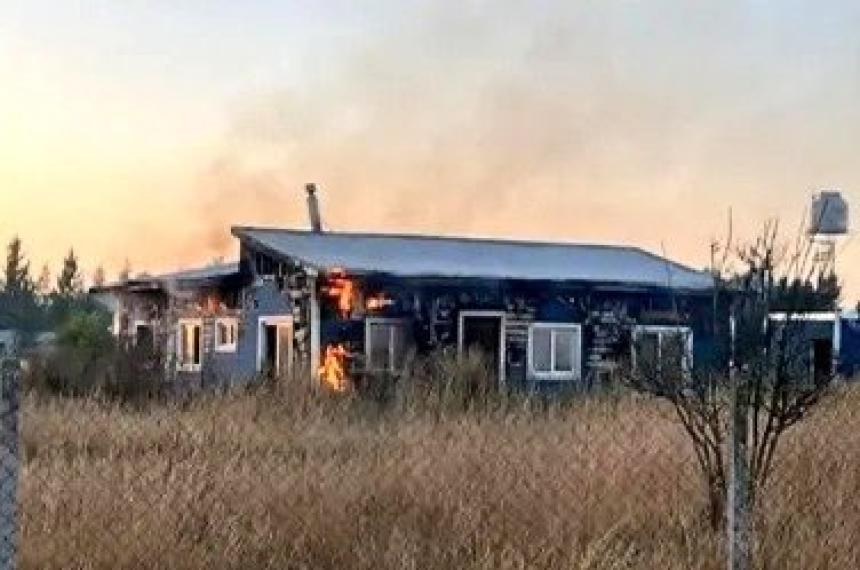 Cantildeuelas- un hombre incendioacute la casa de una pareja de mujeres