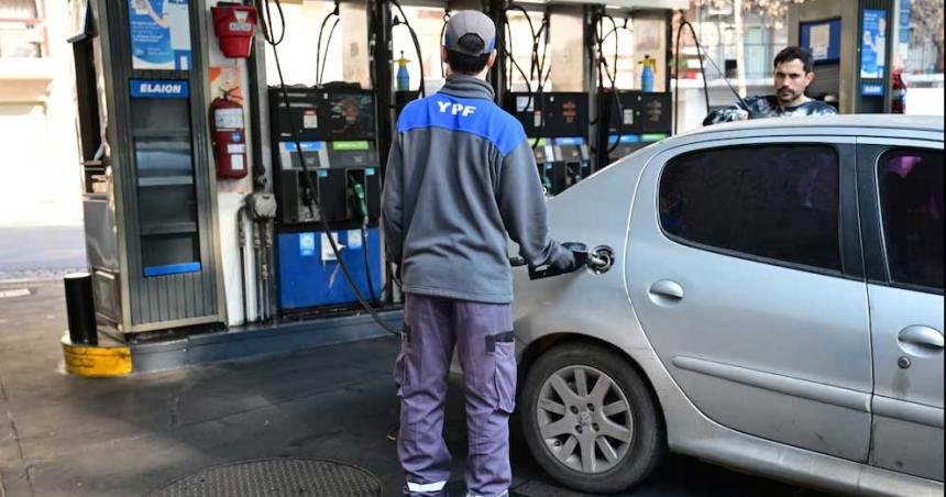 El Gobierno no aumentaraacute el impuesto a los combustibles en febrero