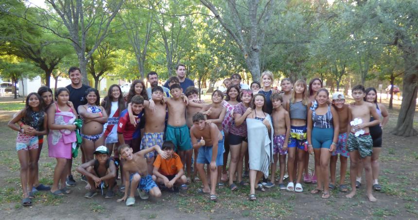 Los asistentes a la colonia de vacaciones de Metileo visitaron lugares turiacutesticos de la Provincia