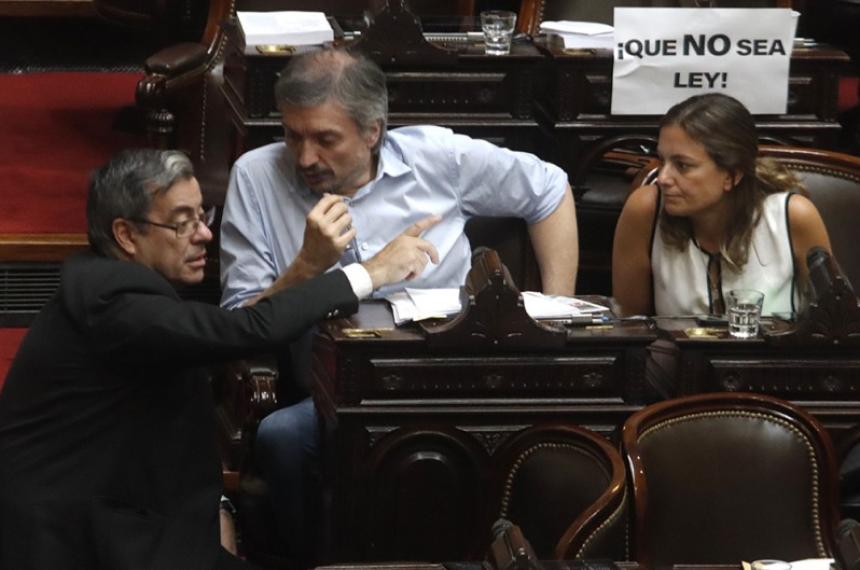 Cristina enfrenta una rebelioacuten- maacutes de 30 diputados votariacutean con el gobierno la suspensioacuten de las PASO