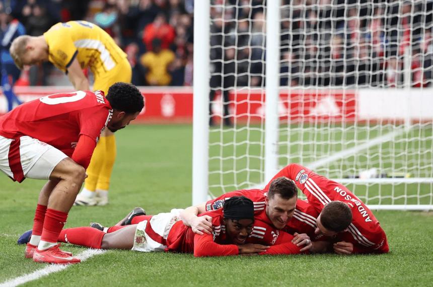 Nottingham Forest aplastoacute al Brighton y se mantiene en la pelea