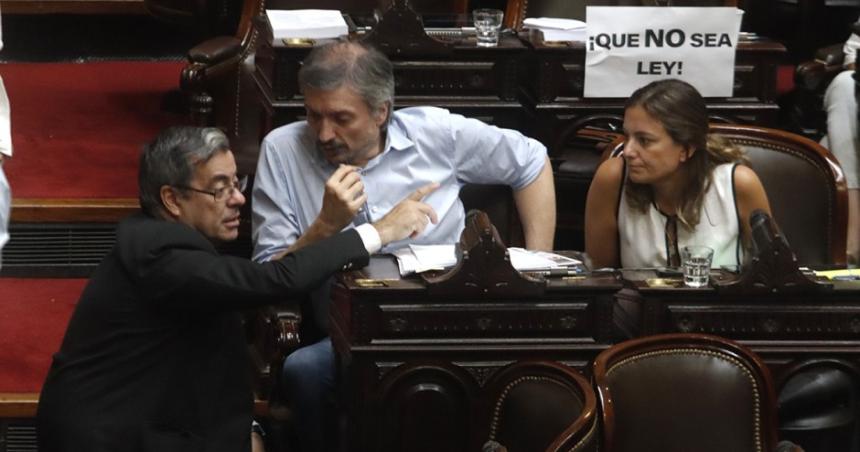 Cristina enfrenta una rebelioacuten- maacutes de 30 diputados votariacutean con el gobierno la suspensioacuten de las PASO