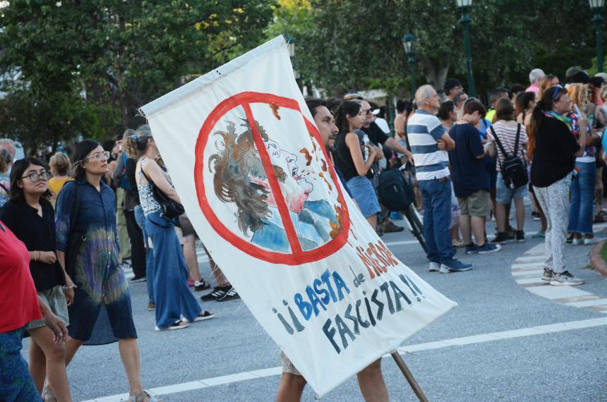 La reaccioacuten antifascista y la moda de la currificacioacuten