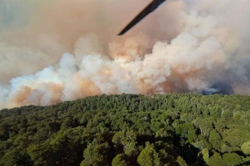 El fuego no da tregua en la Patagonia- los incendios arrasaron maacutes de 18 mil hectaacutereas