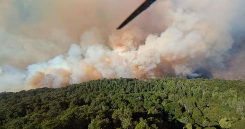 El fuego no da tregua en la Patagonia- los incendios arrasaron maacutes de 18 mil hectaacutereas