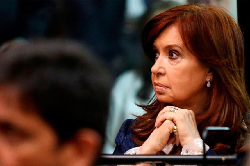 Cristina Kirchner cruzoacute a Milei por la denuncia para quitarle el plus de la jubilacioacuten- Sos un cachivache