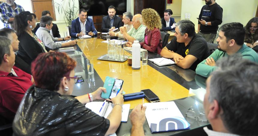 El Gobierno convocoacute a los gremios a reunioacuten paritaria