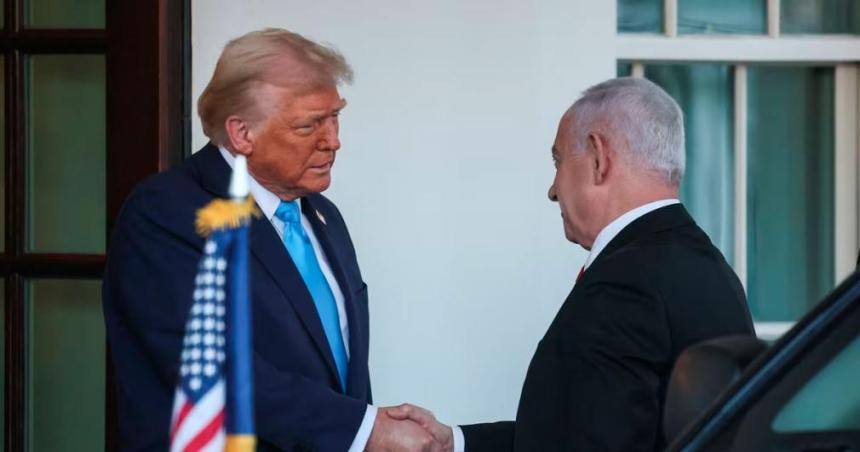 Trump dijo que los palestinos deben irse de Gaza y advirtioacute que si lo asesinan Iraacuten seraacute aniquilado