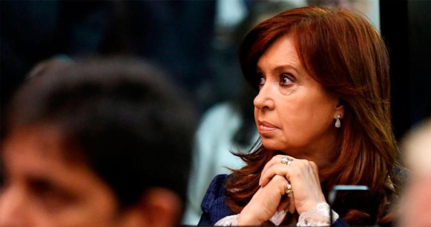 Cristina Kirchner cruzoacute a Milei por la denuncia para quitarle el plus de la jubilacioacuten- Sos un cachivache