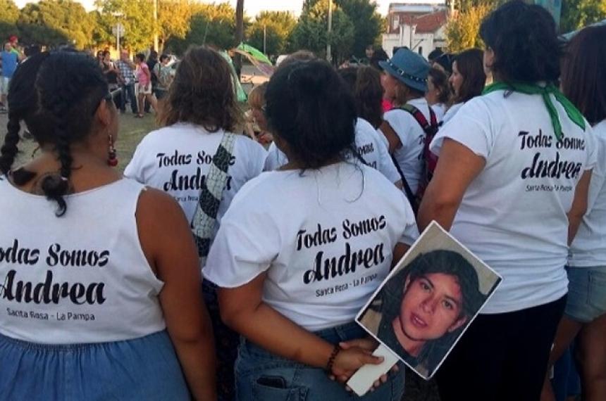 Impondraacuten el nombre de Andrea Loacutepez a una plaza en Santa Rosa