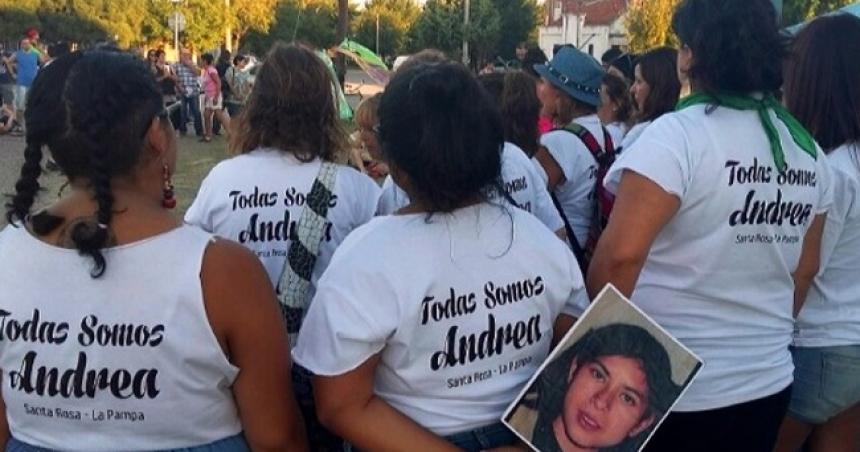 Impondraacuten el nombre de Andrea Loacutepez a una plaza en Santa Rosa