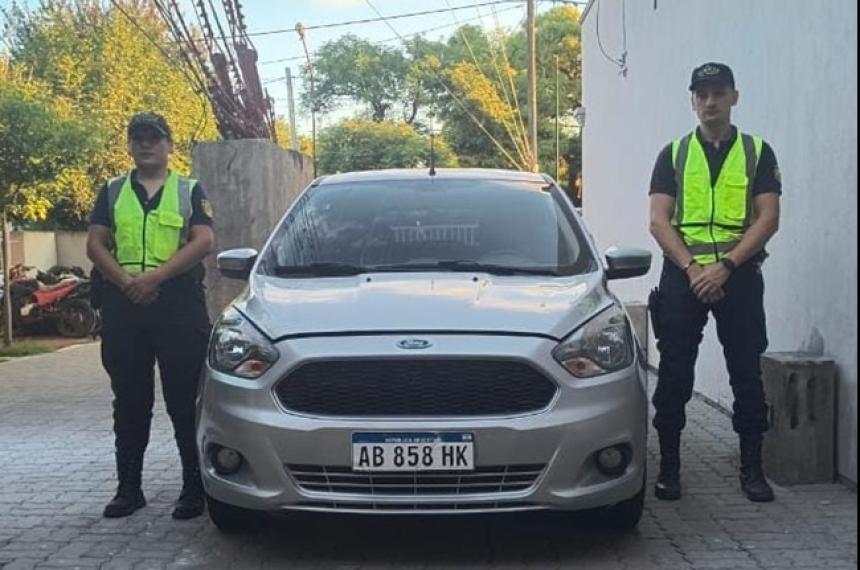 Recuperan en Alvear un auto robado en Lomas de Zamora