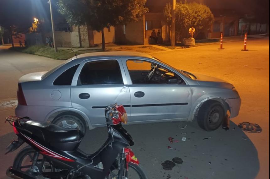 Dos heridos por un choque ente moto y auto