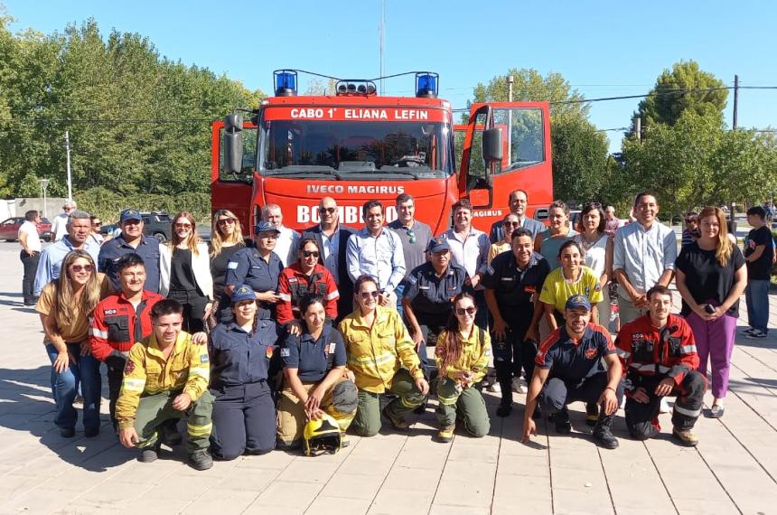 Donaron una autobomba a los Bomberos de 25 de Mayo