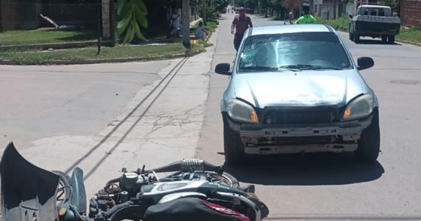 Un motociclista hospitalizado por un choque