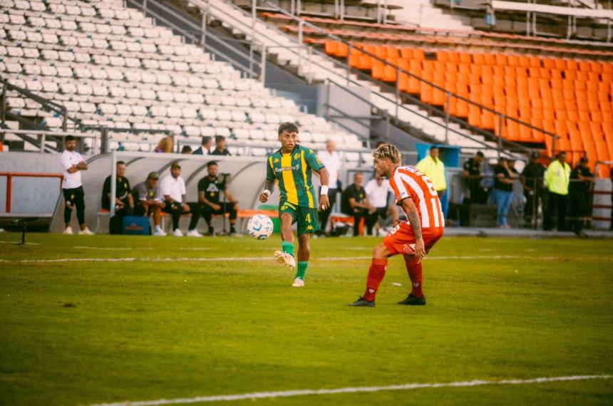 Triunfo de Barracas Central y empate en Juniacuten