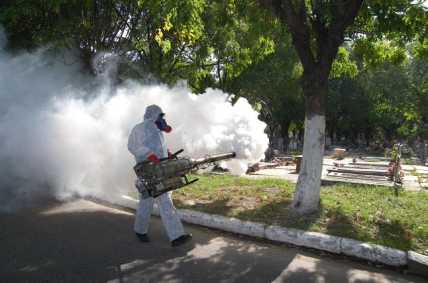 Jornada de fumigacioacuten contra el dengue en Pico