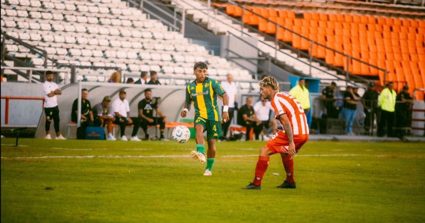 Triunfo de Barracas Central y empate en Juniacuten