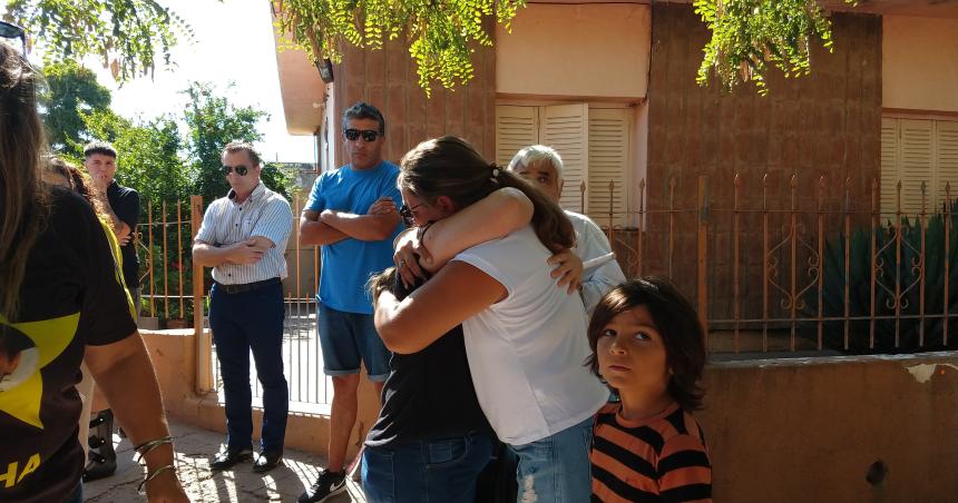 Una Estrella Amarilla por Franco- emotivo abrazo de su madre y la mujer que recibioacute el corazoacuten