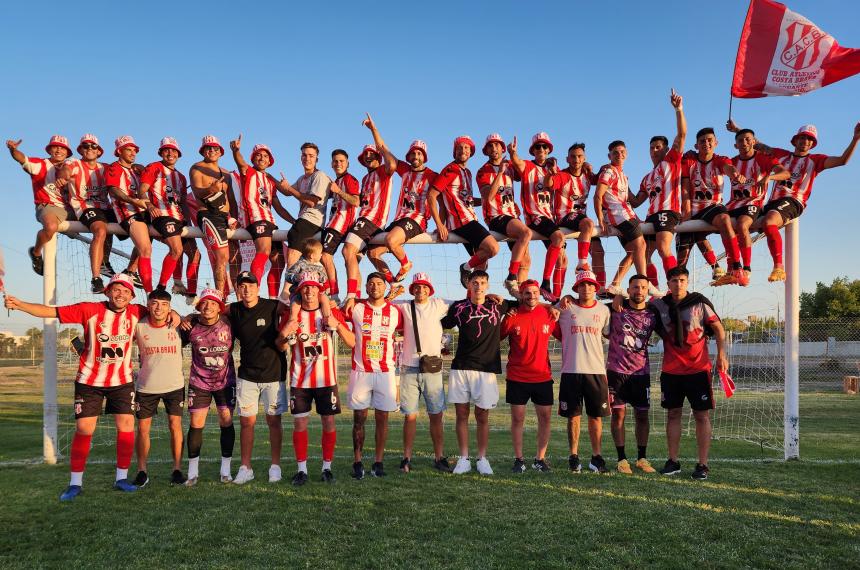 Luego de una final con escaacutendalo Costa ascendioacute al Federal A