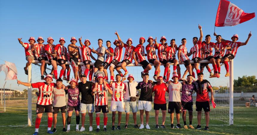 Luego de una final con escaacutendalo Costa ascendioacute al Federal A