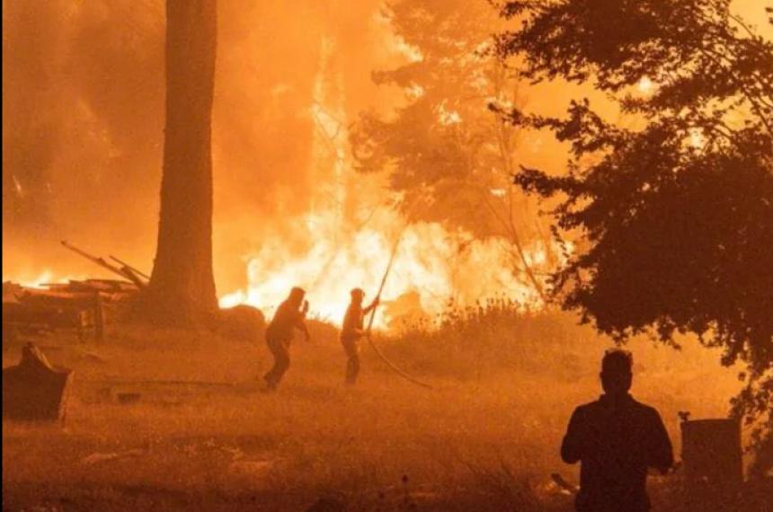 El Gobierno adjudica los incendios en la Patagonia a terroristas disfrazados de mapuches