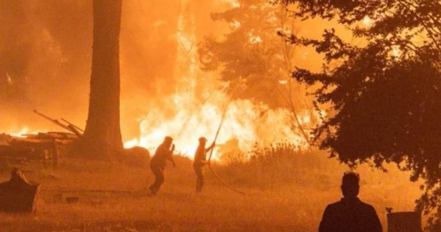 El Gobierno adjudica los incendios en la Patagonia a terroristas disfrazados de mapuches