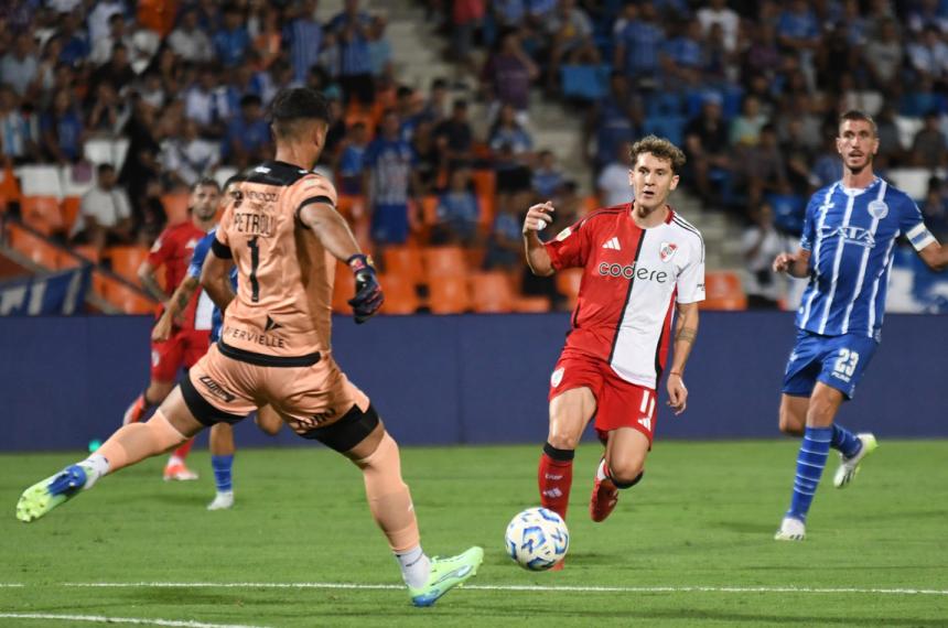 River y Godoy Cruz empatan sin goles al inicio del segundo tiempo