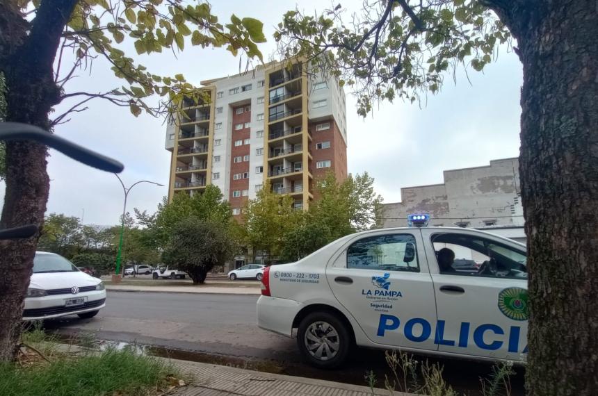 Un joven perdioacute la vida al caer del edificio de Pico FBC