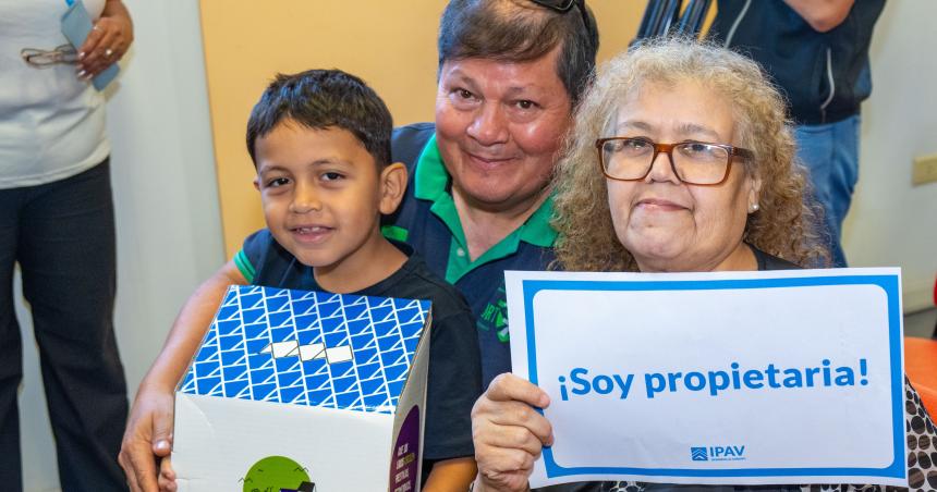 Familias accedieron a la escritura de viviendas del IPAV