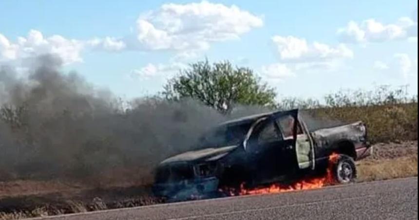 Una camioneta fue destruida por el fuego en la Ruta Nacional 152