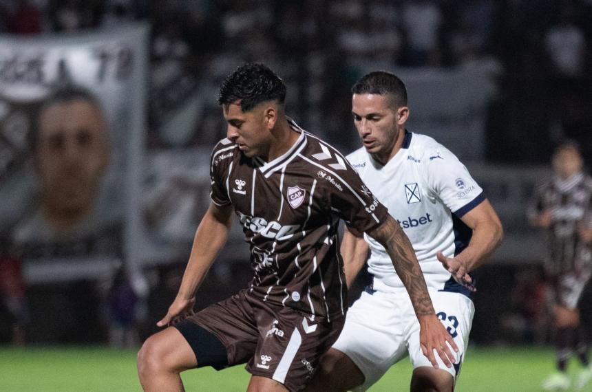 Independiente y Platense terminaron a mano 