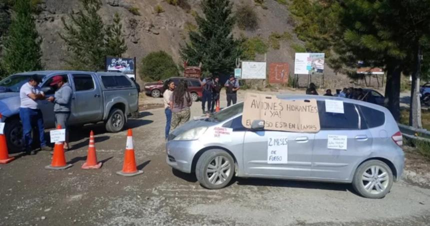 Incendios forestales- protesta de vecinos del Parque Nacional Nahuel Huapi