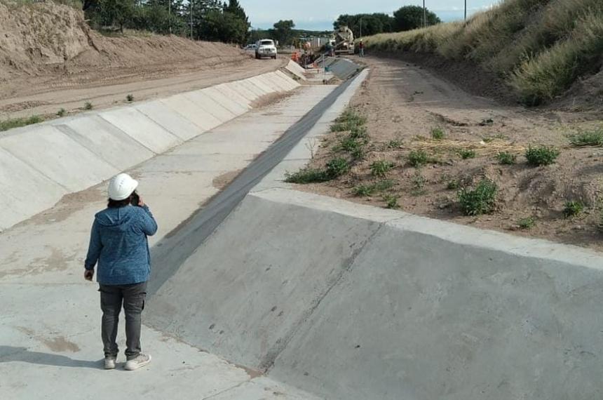 Acha- cortes de traacutensito en calles por obras de desaguumles