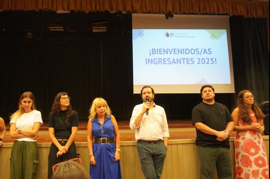 Econoacutemicas y Juriacutedicas empezoacute actividades con 1068 estudiantes