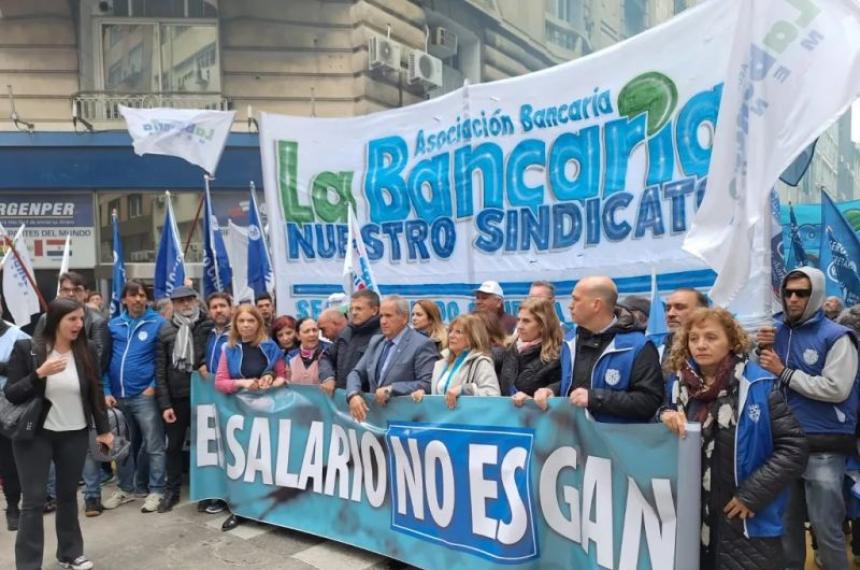 La Bancaria se declaroacute en estado de alerta y movilizacioacuten