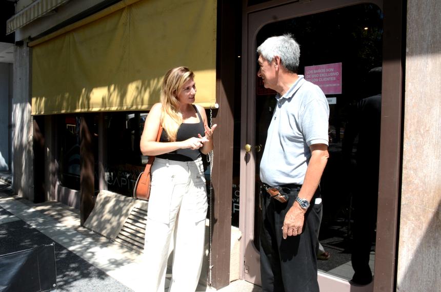 Carmina recorrioacute la obra del centro habloacute con comerciantes y hasta con un mozo